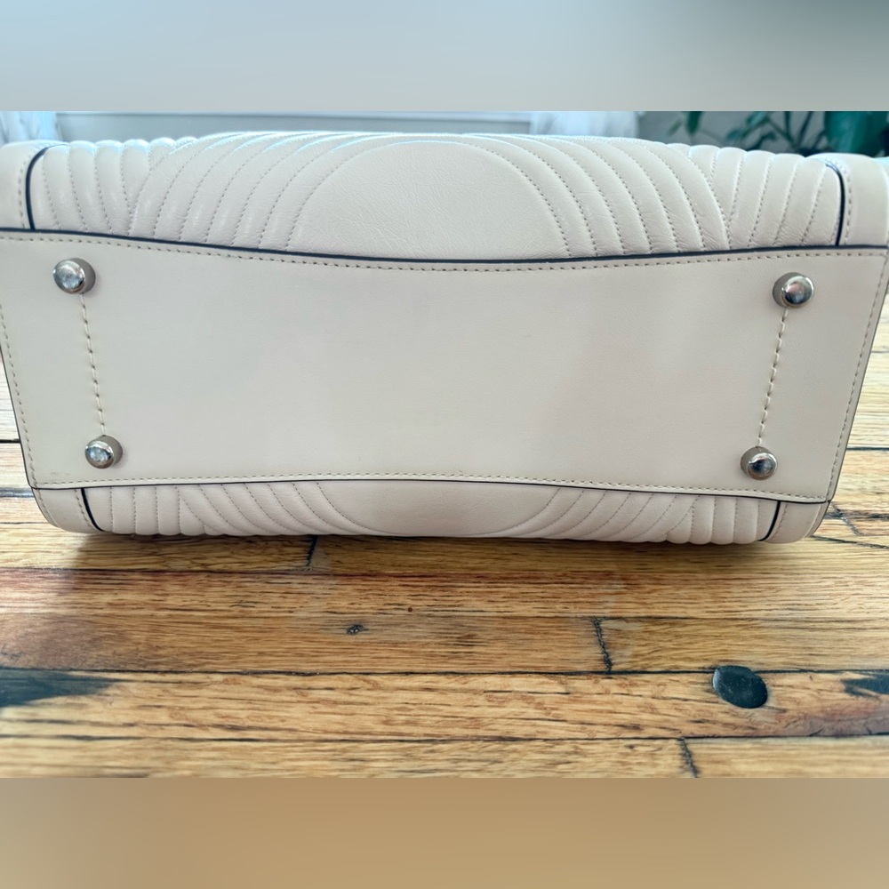 Coach Cream structured to stand alone beautiful bag!!!! - Picture 2 of 2